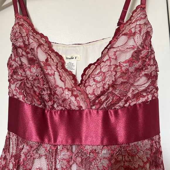 Pink lace dress - Picture 2 of 9